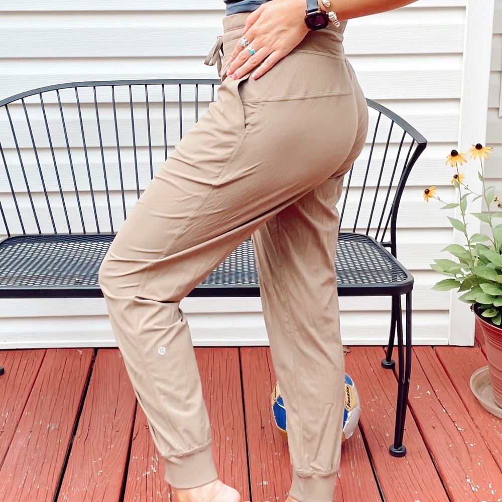 Lululemon Dance Studio Mid-Rise Jogger EUC